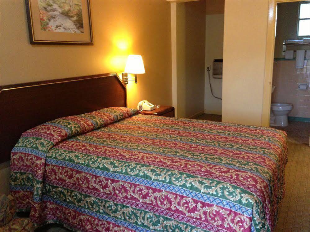 Мотель Super 8 By Wyndham Pensacola Nas Area Beach Haven Екстер'єр фото